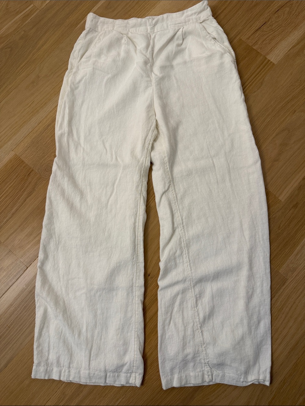 Abercrombie & Fitch white pants